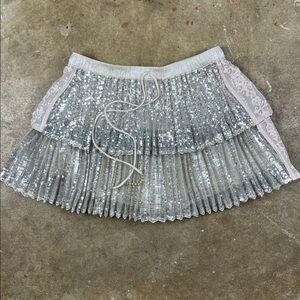 Flannel America Silver Sequin Pleated Skirt
Sz: 1